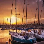 Valencia Sailing District - Barco Para 5 En La Marina Norte